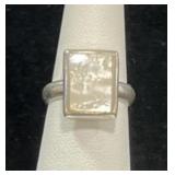 STERLING SILVER & MOTHER OF PEARL RING - 6.1GR