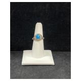 STERLING SILVER & TURQUOISE RING - 4.4GR -