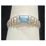 STERLING SILVER & BLUE TOPAZ RING - 2.3GR -