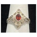 STERLING SILVER & GARNET RING - 3.0GR - SIZE 6.5