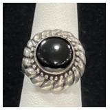 STERLING SILVER & ONYX RING - 6.0GR - SIZE 6