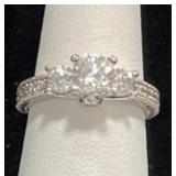 STERLING SILVER & WHITE STONE RING - 3.8GR - SIZE6