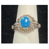 STERLING SILVER & TURQUOISE RING - 4.4GR -