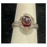 STERLING SILVER & GARNET RING - 3.8GR SIZE 6