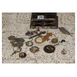 VARIETY OR TRINKETS IN SMALL LIDDED BOX