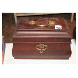 WOOD LIDDED JEWERLY OR TRINKET BOX