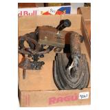 BOX OF MISC CAST IRON Dï¿½COR ITEMS