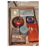 A VARIETY OF LIDDED TRINKET BOXES