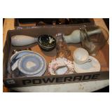 HODGEPOD OF CERAMIC AND GLASS Dï¿½COR