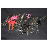 COLLECTION OF VINTAGE SCISSORS AND UTENSILS