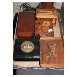 BOX OF LIDDED WOOD AND LACQUERED BOXES