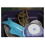 BOX OF MISC CERAMICS BRASS AND WOOD Dï¿½COR