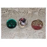 PAPERWEIGHTS & ART GLASS ASHTRAY