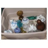 CERAMIC AND GLASS Dï¿½COR AND FIGURINES