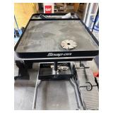 Snap on roll round table