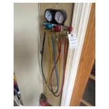 yellow jacket Gauges and hose