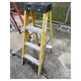 4 foot fiberglass ladder