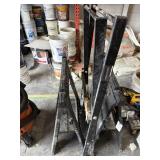 2 saw horses and Cruzeï¿½s stand