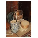 ROUND BOX AND 5 BASKETS