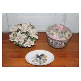 COVERED JAR, FLORAL CENTERPIECE W/DAMAGE