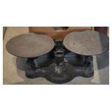Antique Cast Iron Balance Scale w/weights