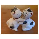 1950s Hug Kissing Cats Salt & Pepper Shakers