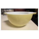 Pyrex Light Butter Yellow Cinderella Mixing Bowl