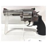 S & W 686-6 - .357 MAGNUM REVOLVER