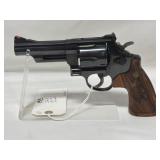 S & W 29-10 - .44 MAGNUM REVOLVER
