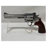 S & W 686-6 - .357 MAGNUM REVOLVER