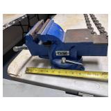 Large Central Forge Table Vice