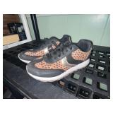 Ladies Shoes:Size 4 good condition