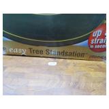 LOT CW  CHRISTMAS TREE STAND  V LIKE NEW