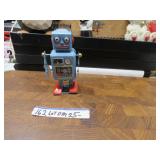 LOT DM 26 BLUE LITHO WINDUP TIN ROBOT