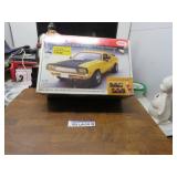 LOT GH44 72 DODGE CHALLENGER 1/25  MODEL KIT