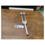 LOT DM 32 TUNING FORK 256 C