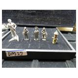 LOT  DM 27 MINI FIGHTING MEN
