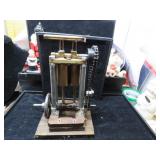 LOT DM 1 SMALL ENGINE  SINGLE ACTING 2 CLYANDER