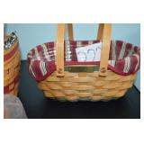 LOT CS 222 CAROLING BASKET / CRANBERRY / GET TOGET