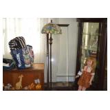 LOT CS 569 FANCY FLOOR LAMP WITH SLAG GLASS LAMP E