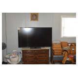 LOT CS 572 LARGE FLAT SCREEN TV  VIZ10  60 JN