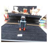 LOT DM 5  TIN WINDUP  ROBOT