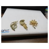 LOT S17  VINTAGE GOLD TONE JEWELRY