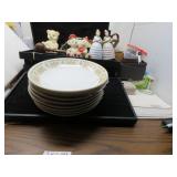 LOT 94 8 CERAL BOWLS GOLD FLORAL GOLD TRIM