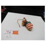 LOT MW 7  DISNEY ORNAMENT CHIP