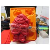 LOT B 12  JELLO MOLDS