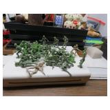 LOT B 9 LG BAG ARMY MEN
