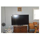 LOT CS  FLAT SCREEN TV  WORKS FINE