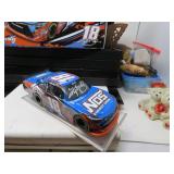 LOTSM28 AUTOGRAPH #18 KYLE BUSCH  2016 CAMRY