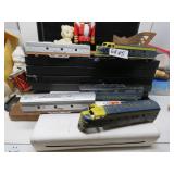 LOT GH 45 HO  TRAIN BODIES SANTA FE ENGINE